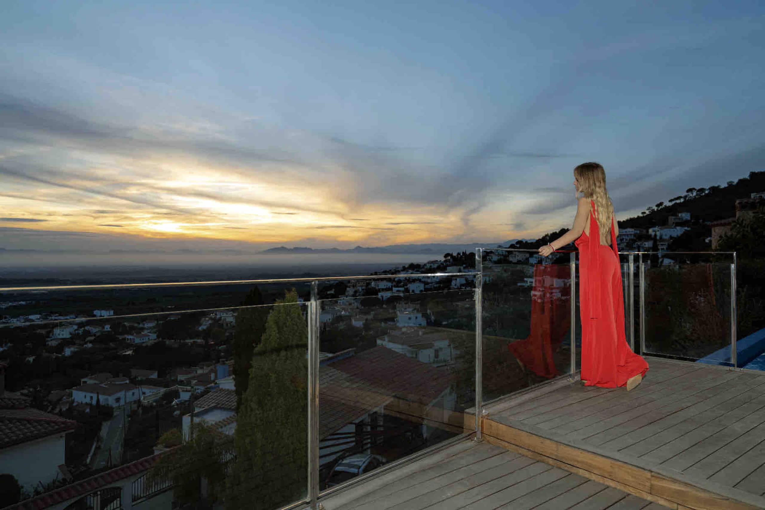 Guest at sunset on the glass-balustrade terrace
